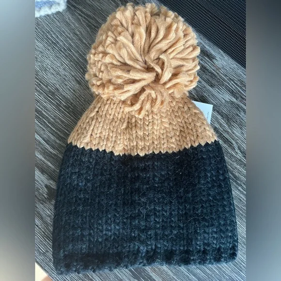 Black and Tan Pom Beanie - Picture 5 of 6